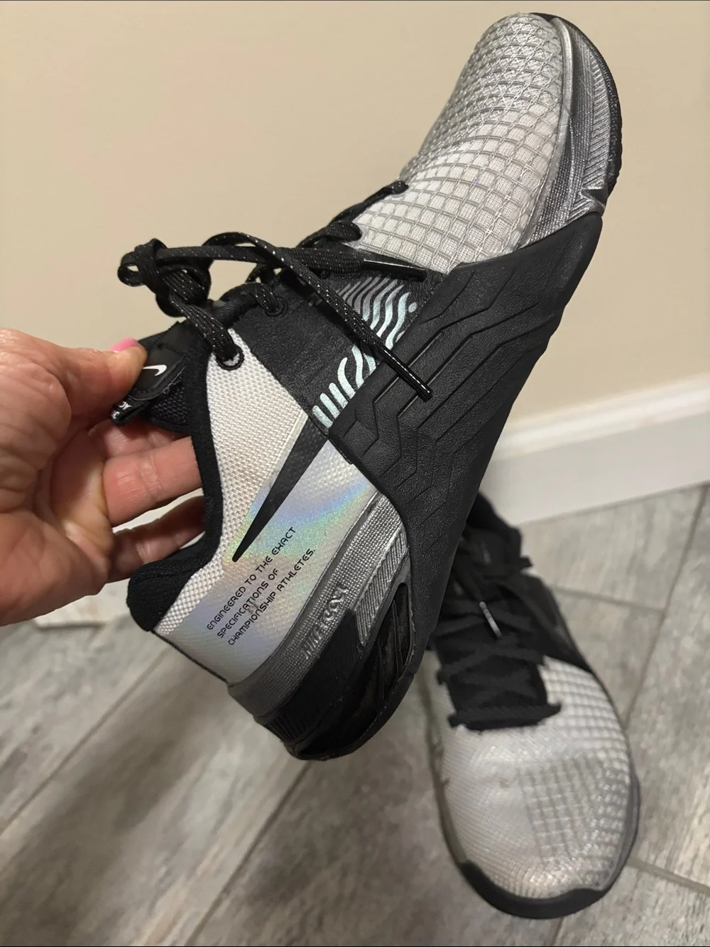 Nike Metcon 8 Premium 'White Black Iridescent' Women's DQ4681-100 US 7